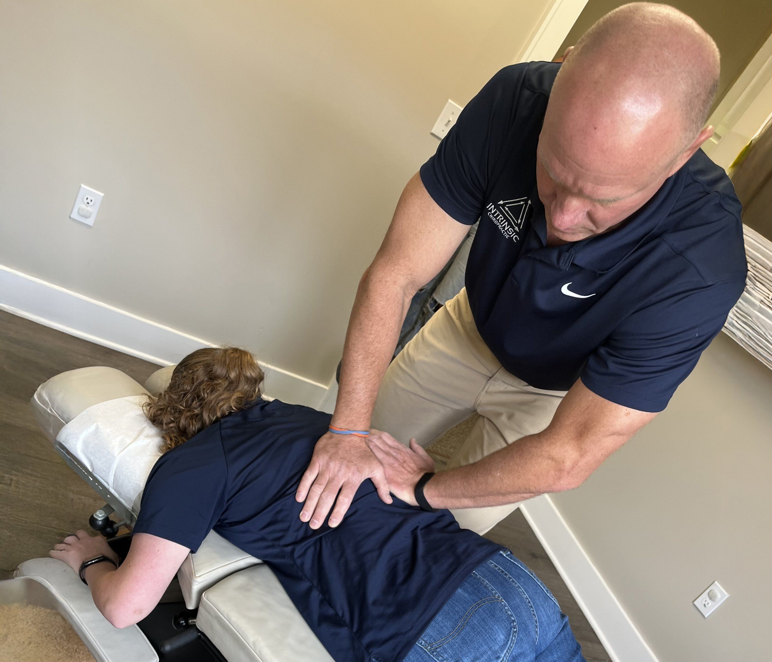 craig nelson doing chiropractic work