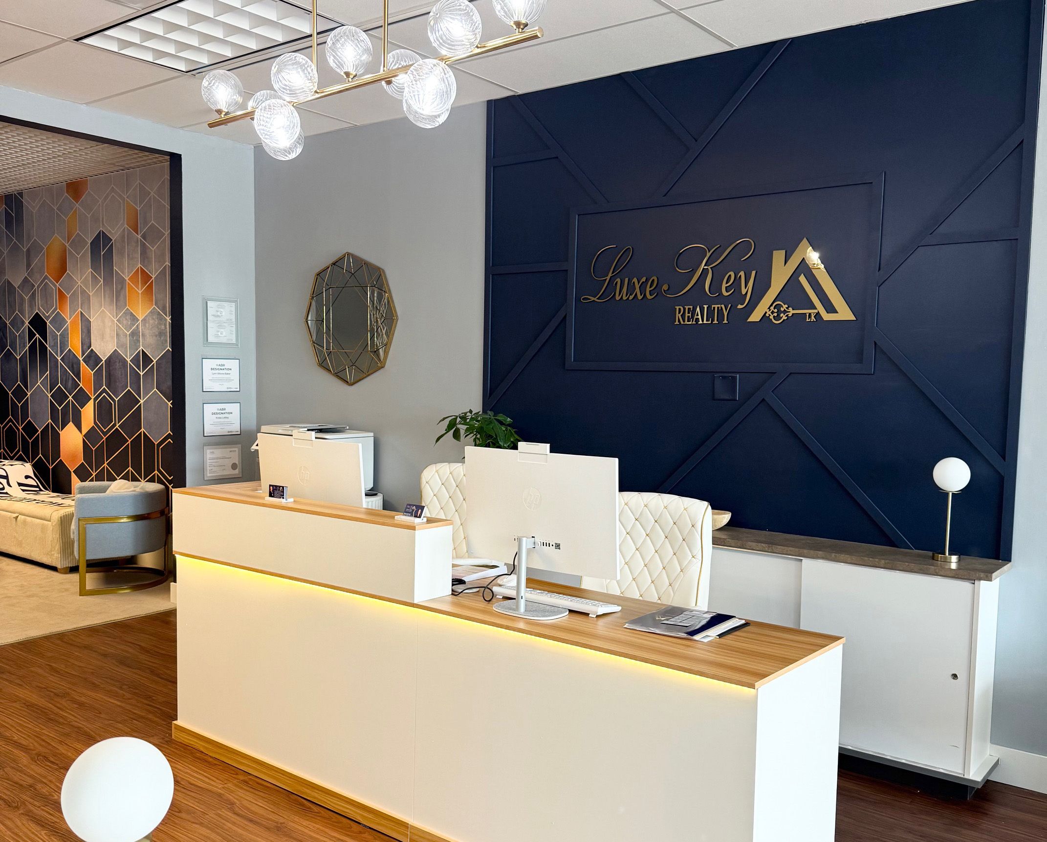 luxe key realty front desk