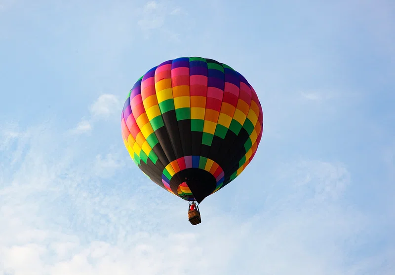 saratoga balloon festival one balloon in the air