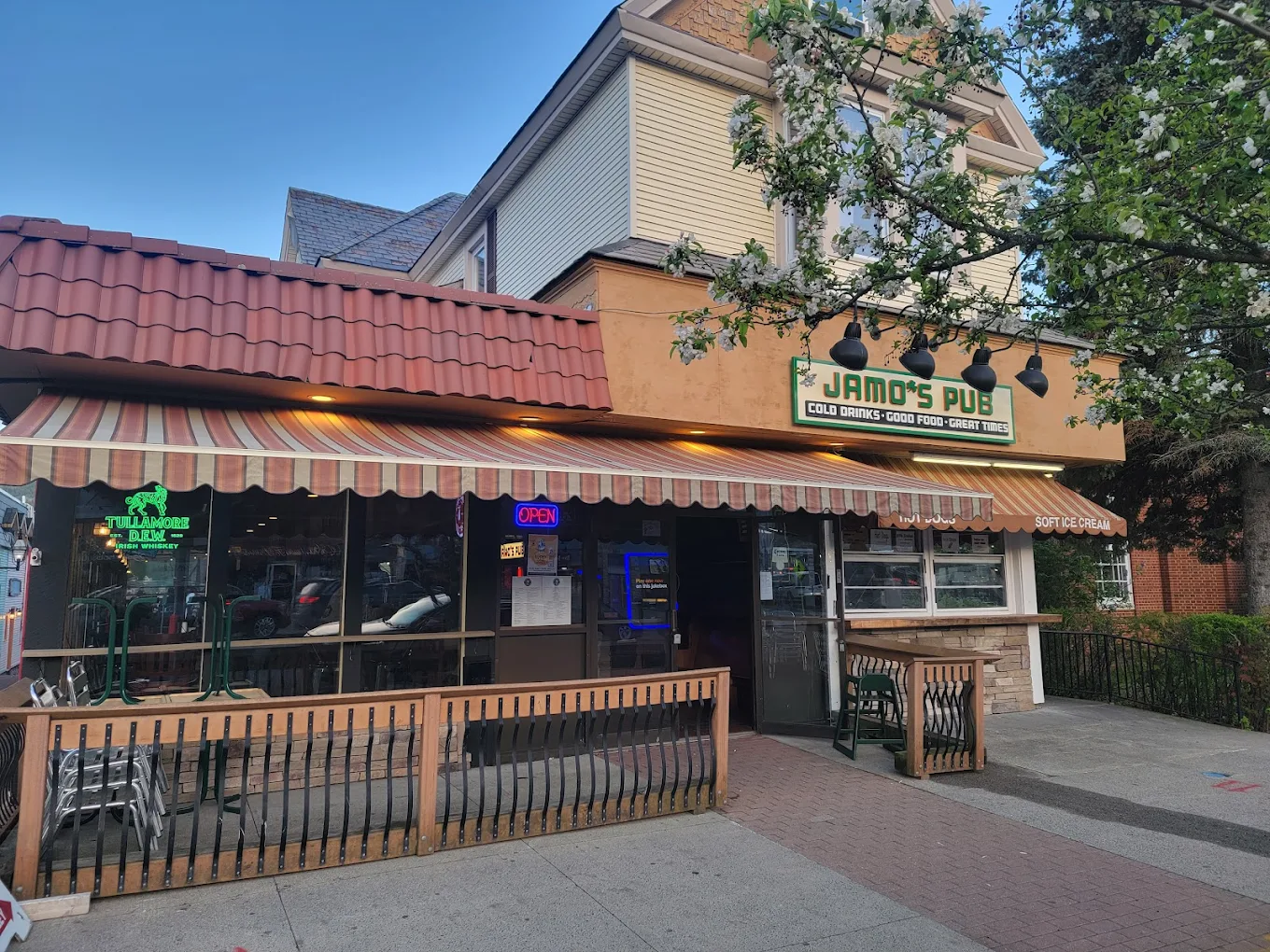 Jamos Pub