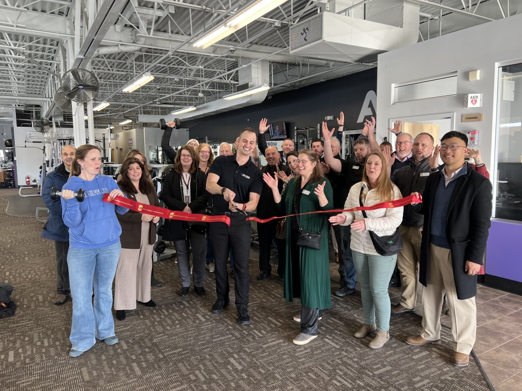 Anytime Fitness Glens Falls ribbon cutting